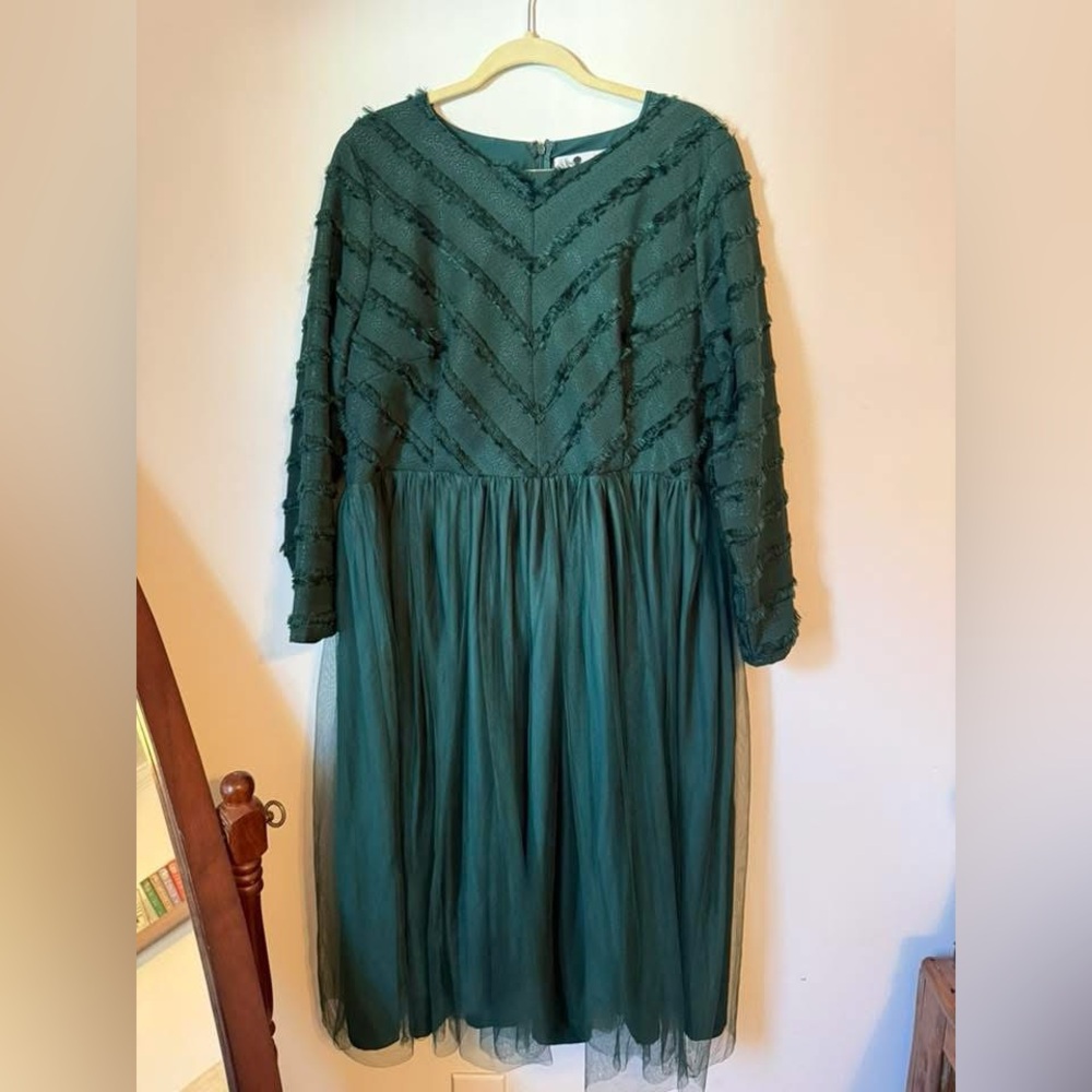 Dainty JewellsElegant Green Dress